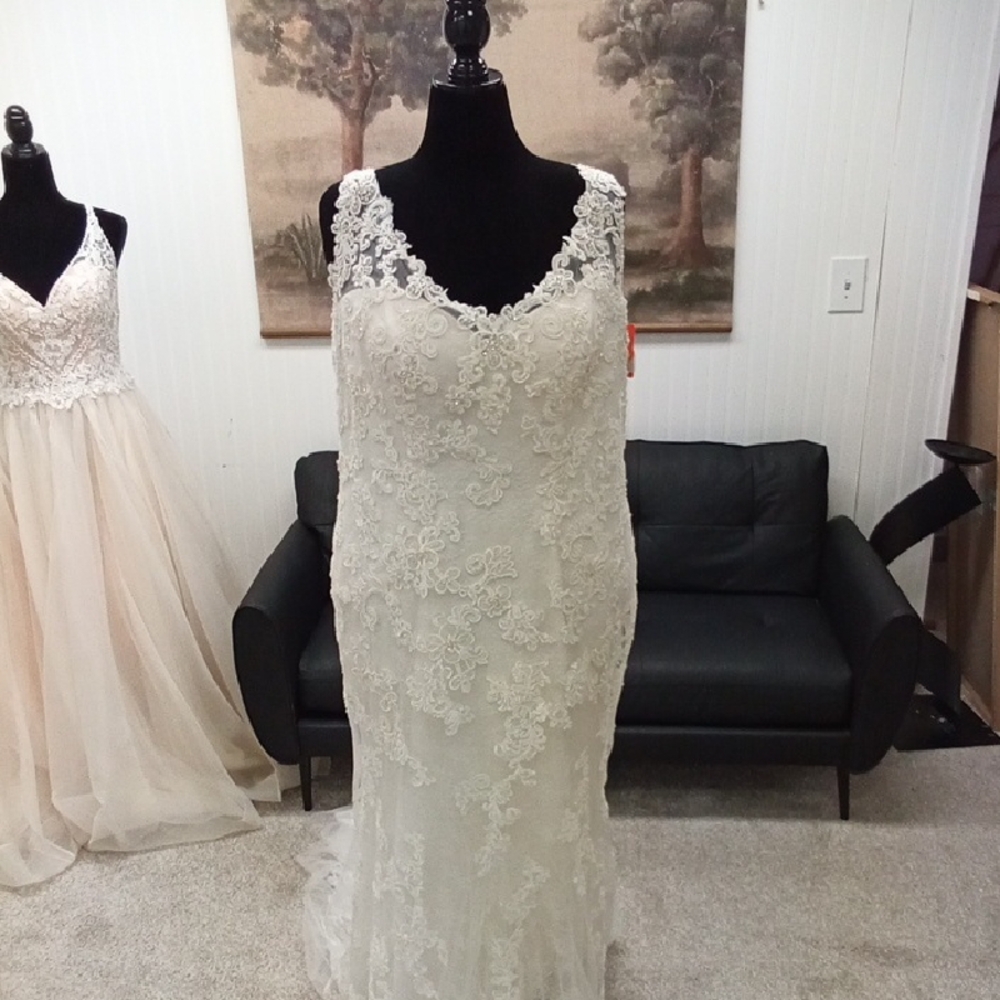 NWOT Never Used Casablanca Bridal Gown "Bella Donna" Ivory